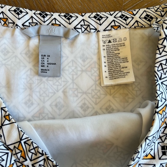 H&M SKIRT size 4 length 100%polyester and liner side zipper waist 26 - Picture 8 of 12